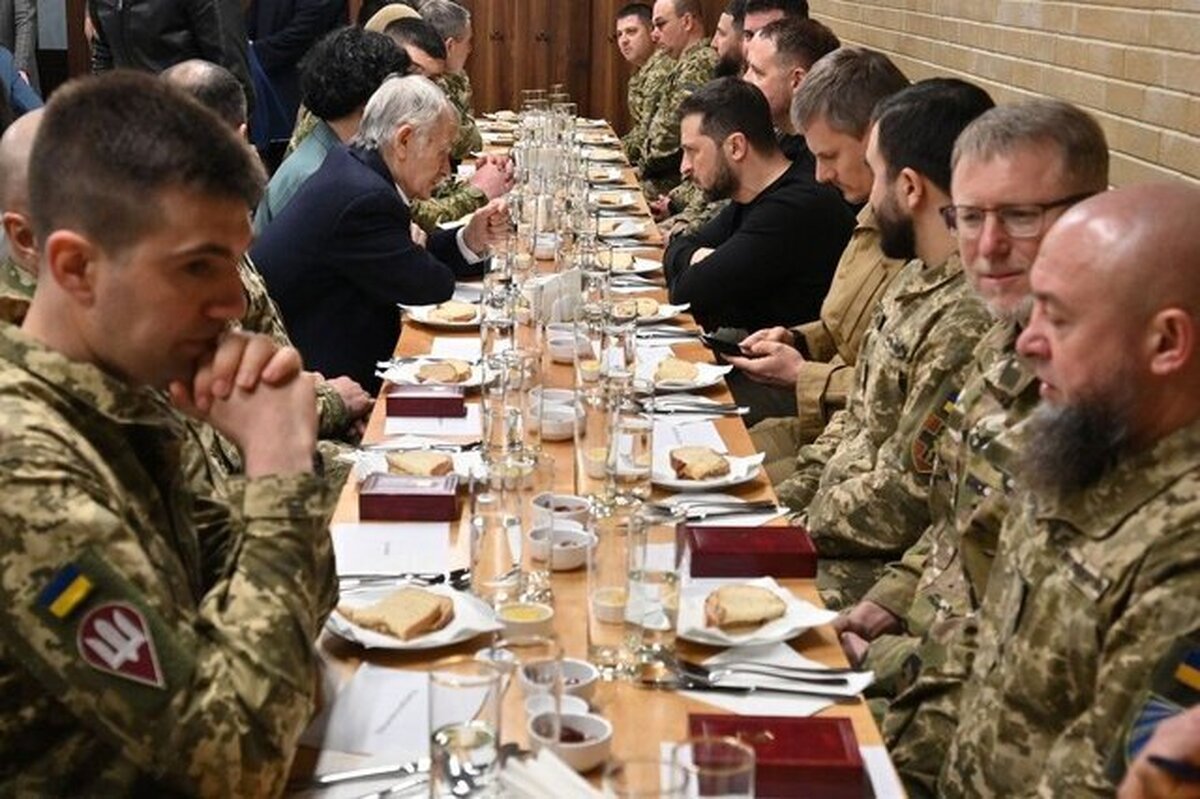 حضور زلنسکی در مراسم افطار با سربازان مسلمان ارتش اوکراین