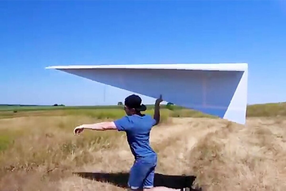 ویدئو| بزرگ ترین هواپیمای کاغذی