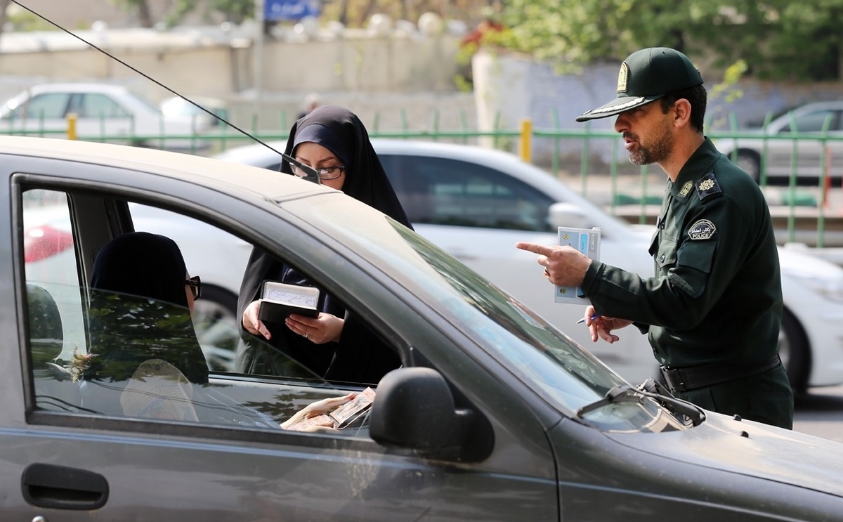 پیامک بدحجابی در خودرو با سرشماره «police» ارسال می‌شود