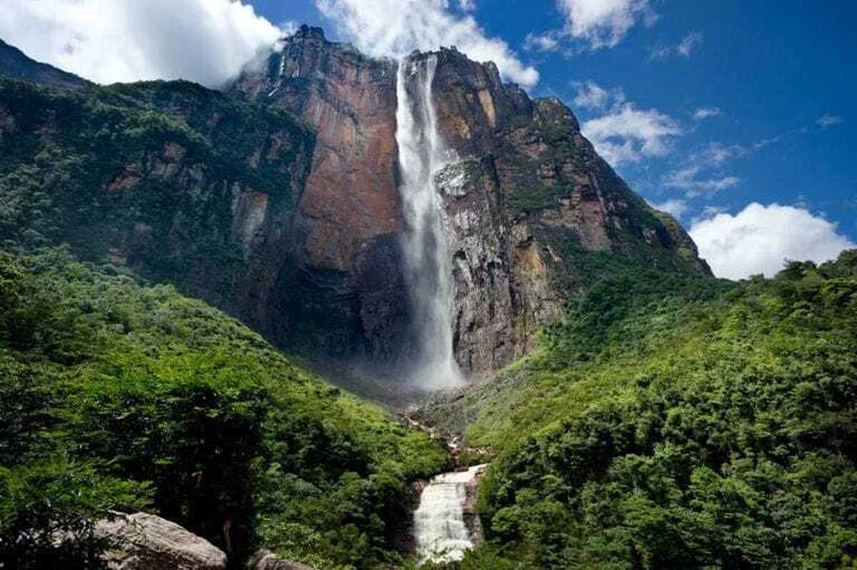ویدئو| پرش دیدنی از بلندترین آبشار جهان در ونزوئلا