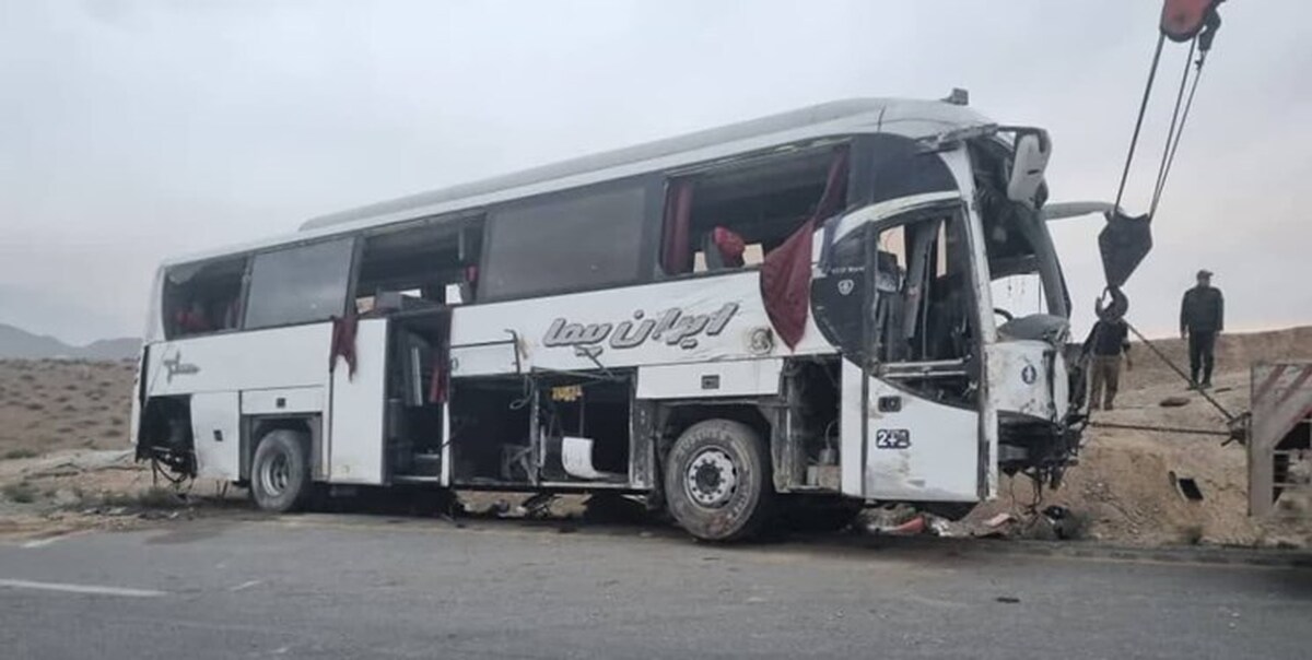 تصادف زنجیره‌ای اتوبوس و ۲ خودرو درمحور حمیل ـ ایلام| ۴ نفر کشته و ۷ تن دیگر مصدوم شدند