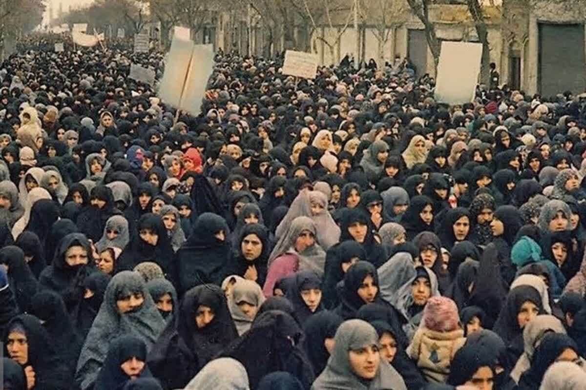 انقلاب اسلامی در مشهد با زنان آغاز شد