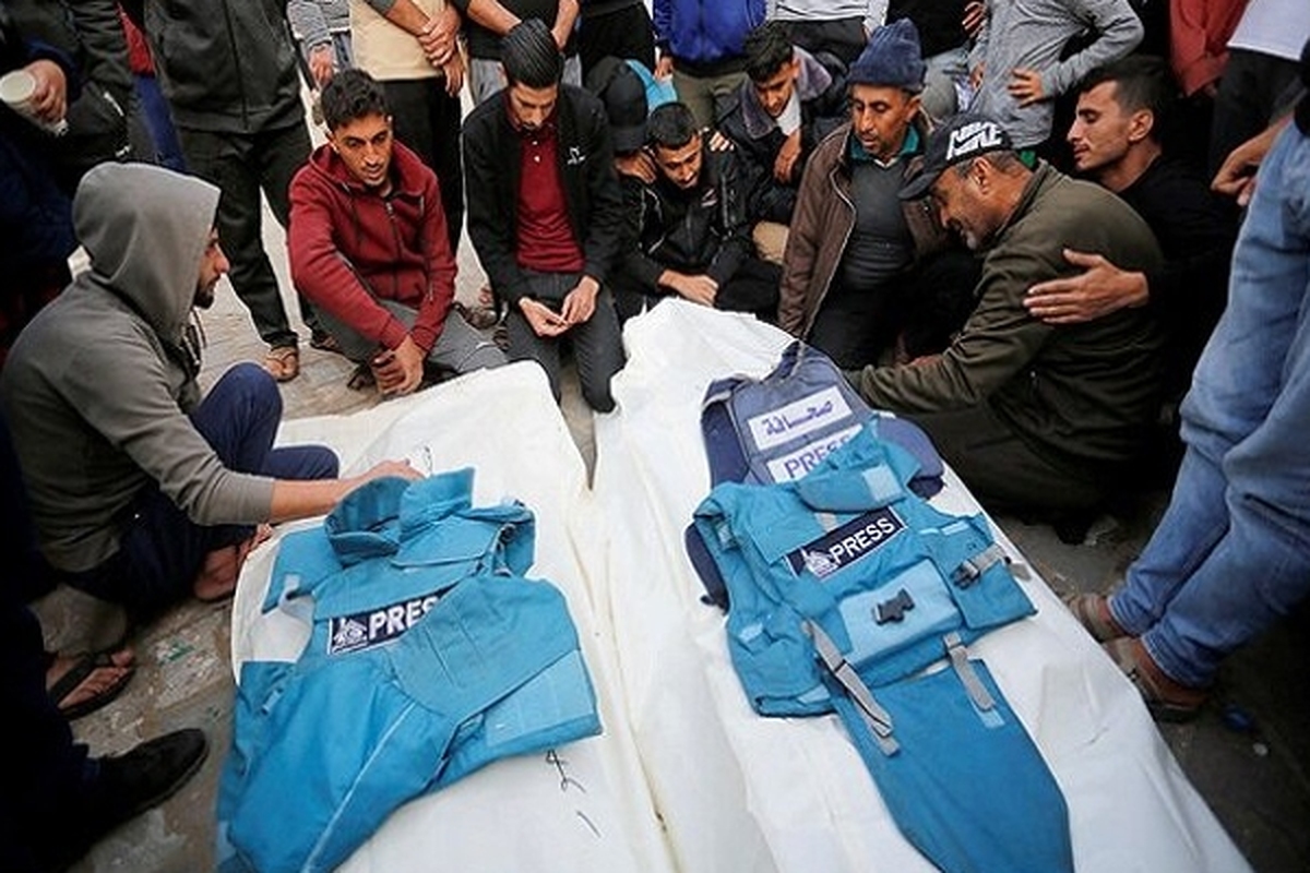 شمار شهدای خبرنگار در غزه به ۱۱۵ نفر رسید | بیش از ۴۰ شهید و زخمی در حمله به اطراف بیمارستان شهدا الاقصی + فیلم