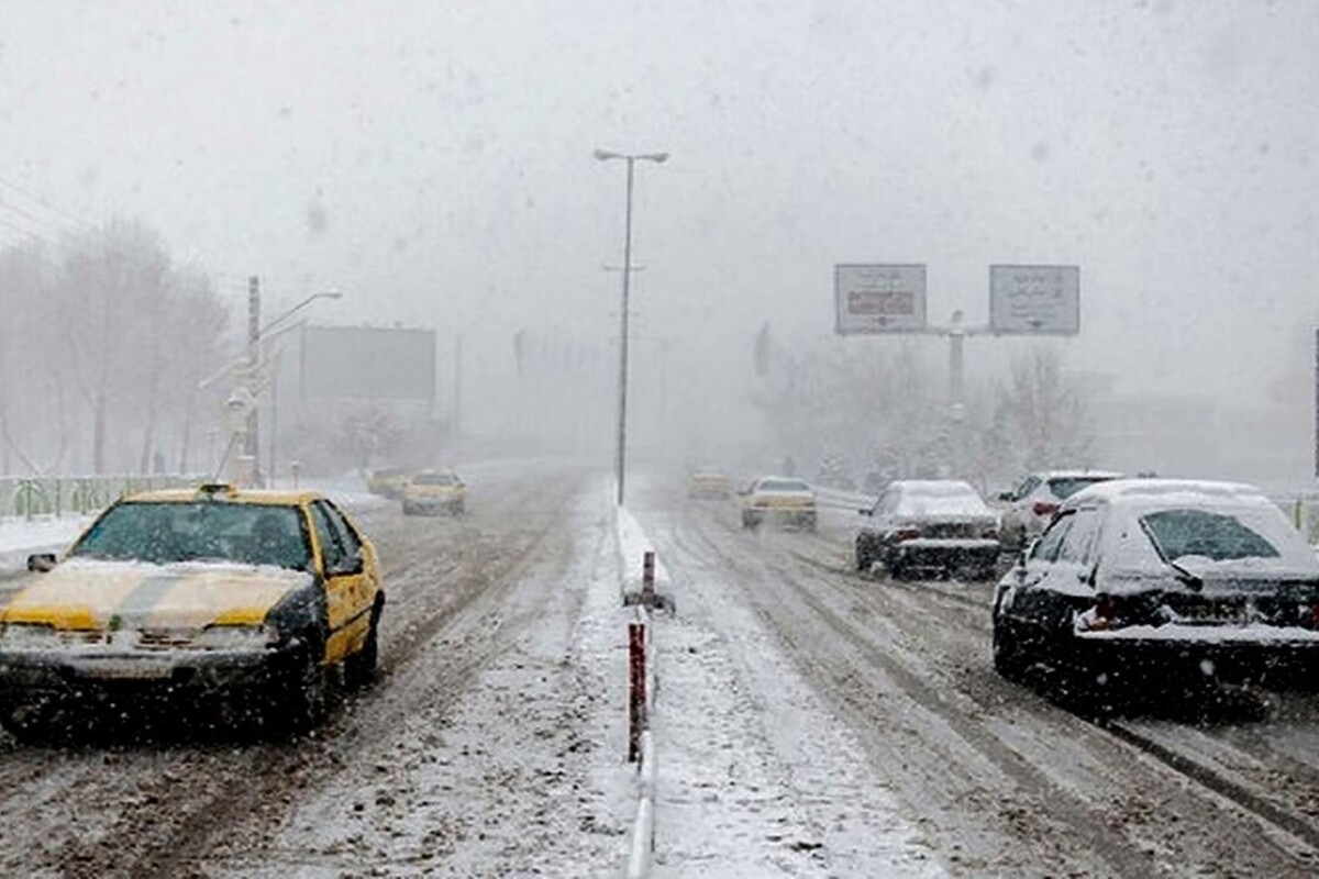 بارش برف و باران در محور‌های ۸ استان | ۱۷ جاده مسدود است (۱۴ بهمن ۱۴۰۲)