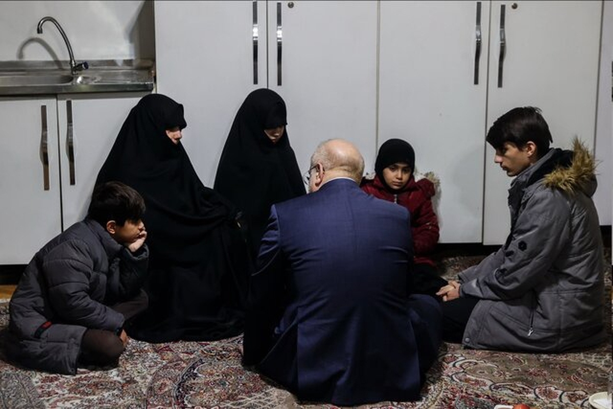 دیدار رئیس مجلس با خانواده شهید مدافع حرم