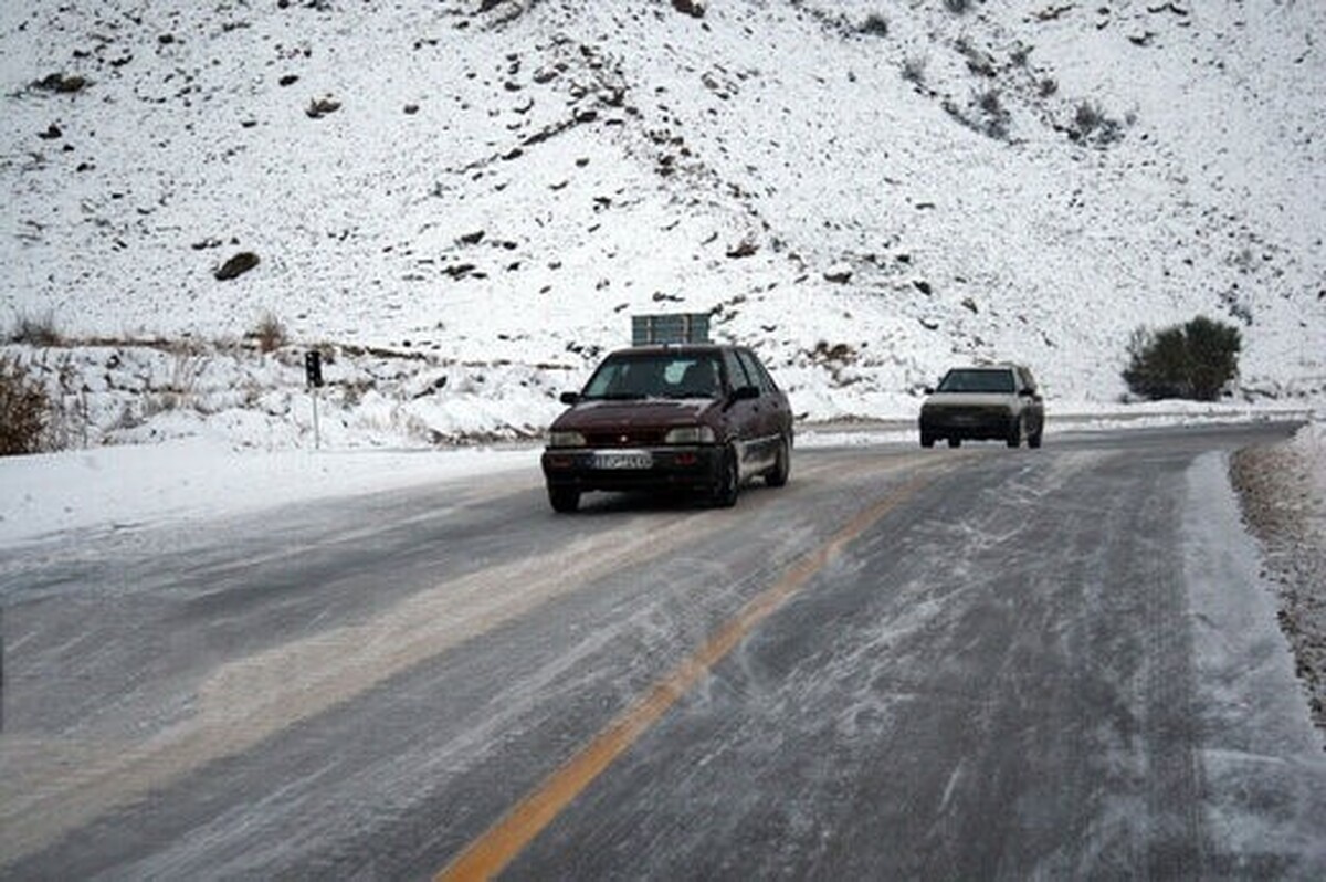 بارش برف در قوچان | مه‌گرفتگی در محور کلات، سرخس-مشهد (۹ بهمن ۱۴۰۲)