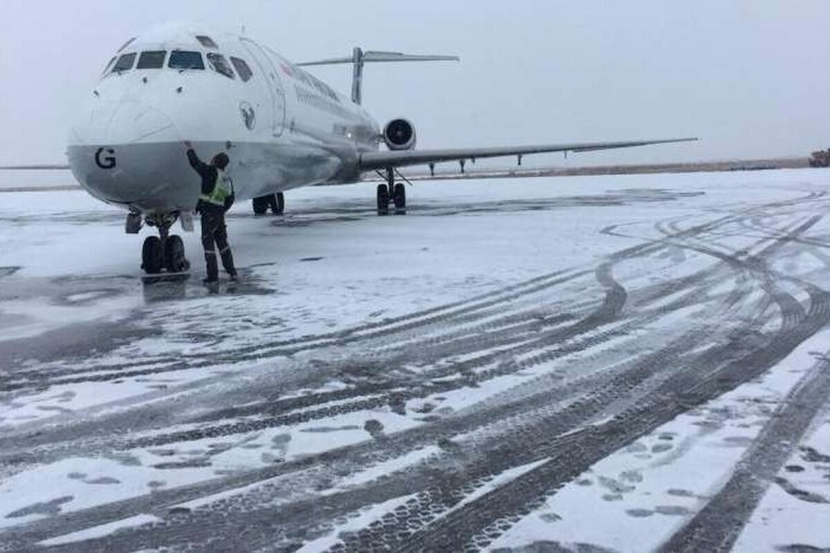 ویدئو| لندینگ جالب هواپیما در فرودگاه مشهد در یک روز برفی