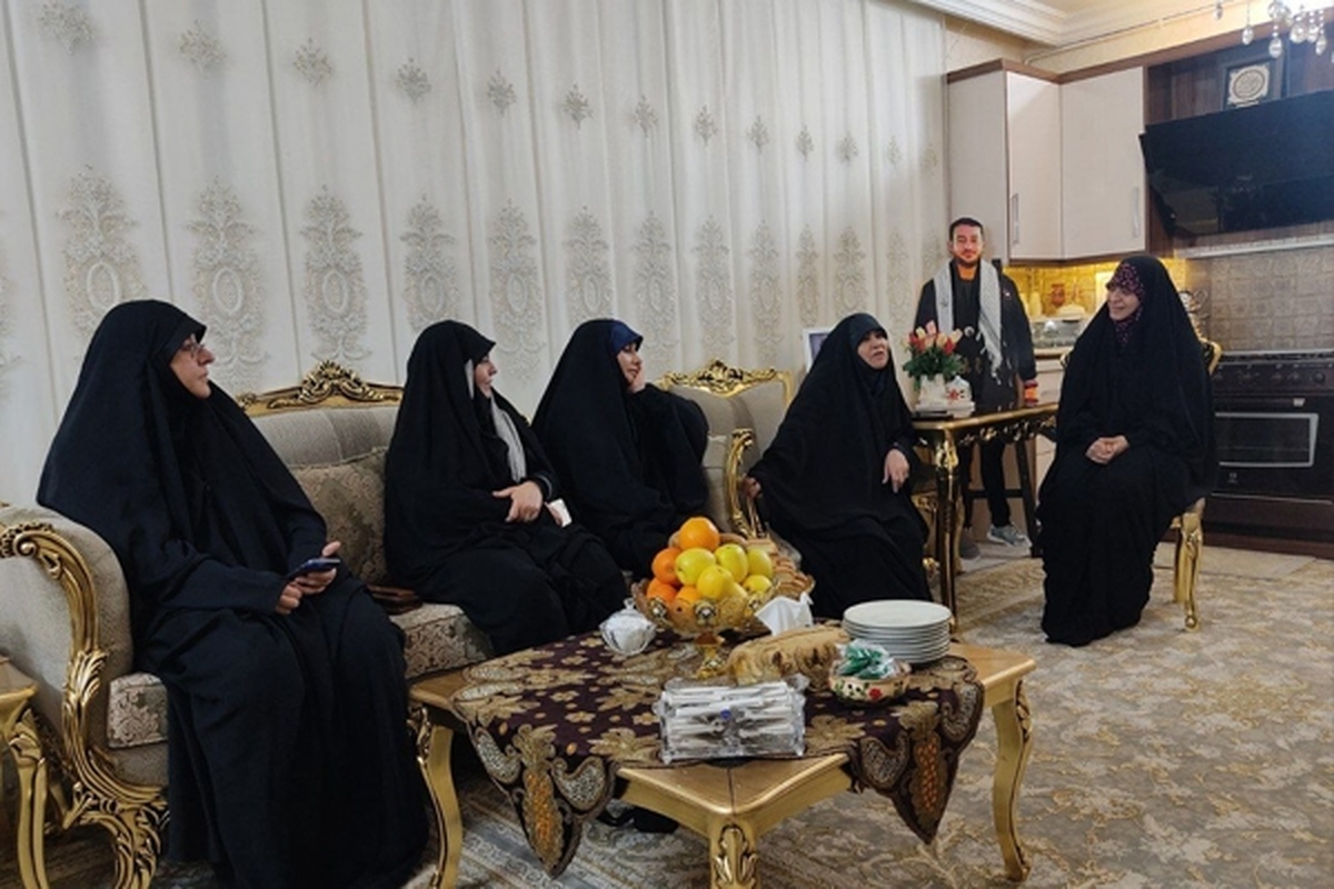 دیدار دستیار رئیس‌جمهور با خانواده شهیدان «سیدحمزه علوی» و «دانیال رضازاده» در مشهد