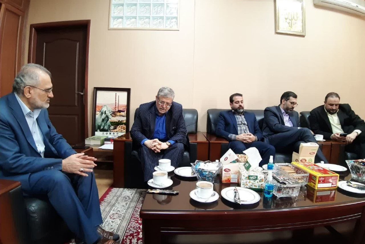 شهردار مشهد با معاون پارلمانی رئیس جمهور دیدار کرد