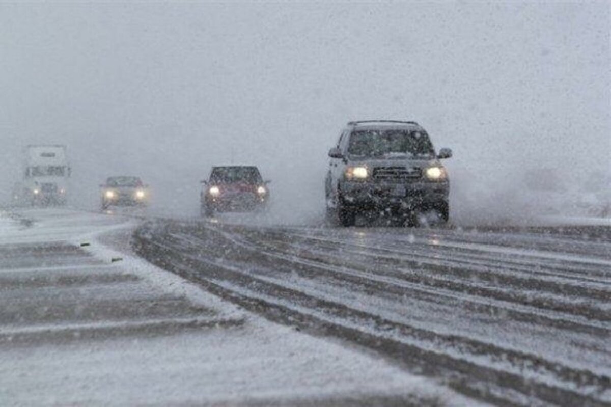 از سفر‌های غیرضروری پرهیز کنید | اعلام مسدودی برخی جاده‌های خراسان رضوی به دلیل کولاک برف (۱۰ اسفند ۱۴۰۲)