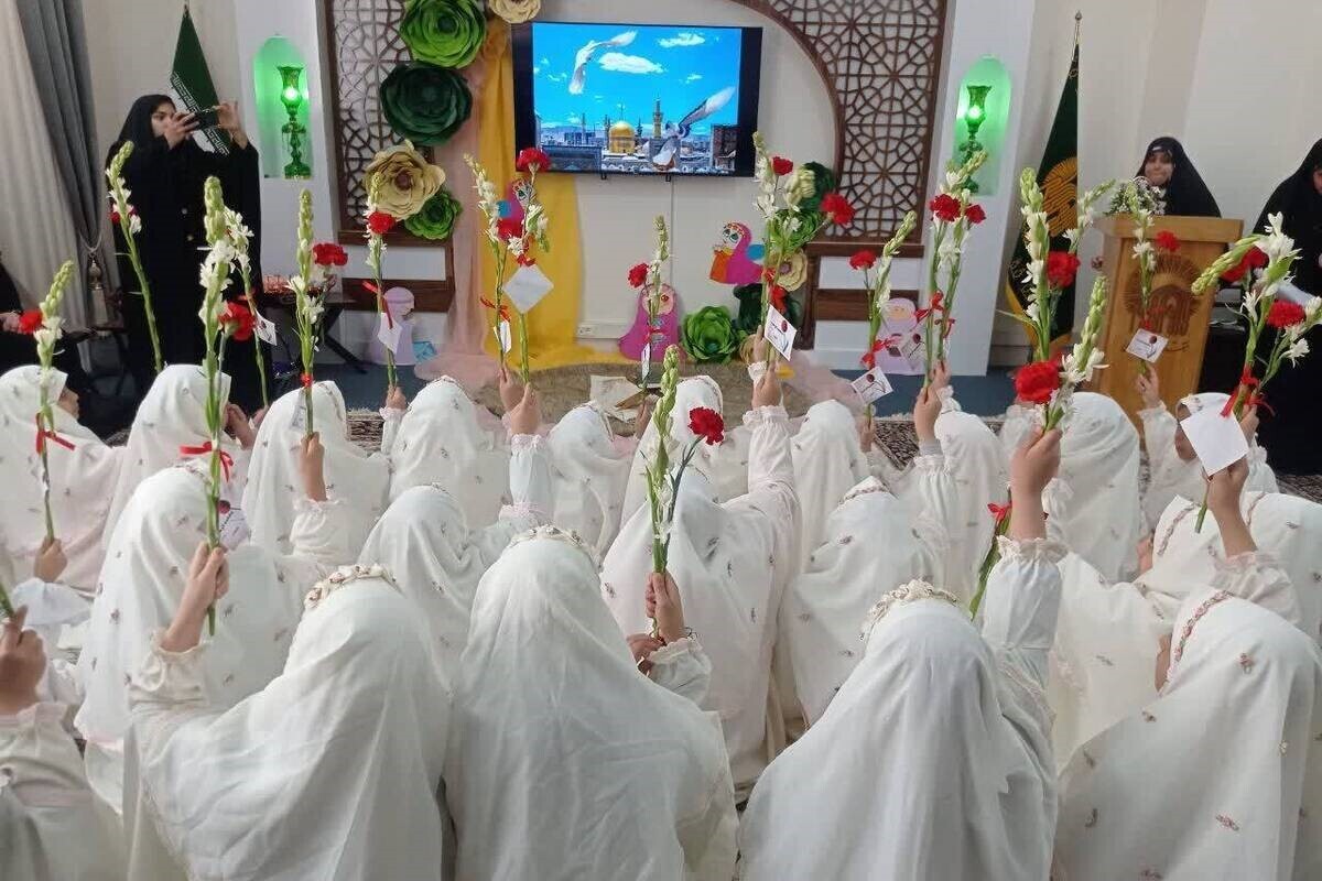 جشن تکلیف ویژه دختران غرب آسیا در حرم مطهر رضوی برگزار شد