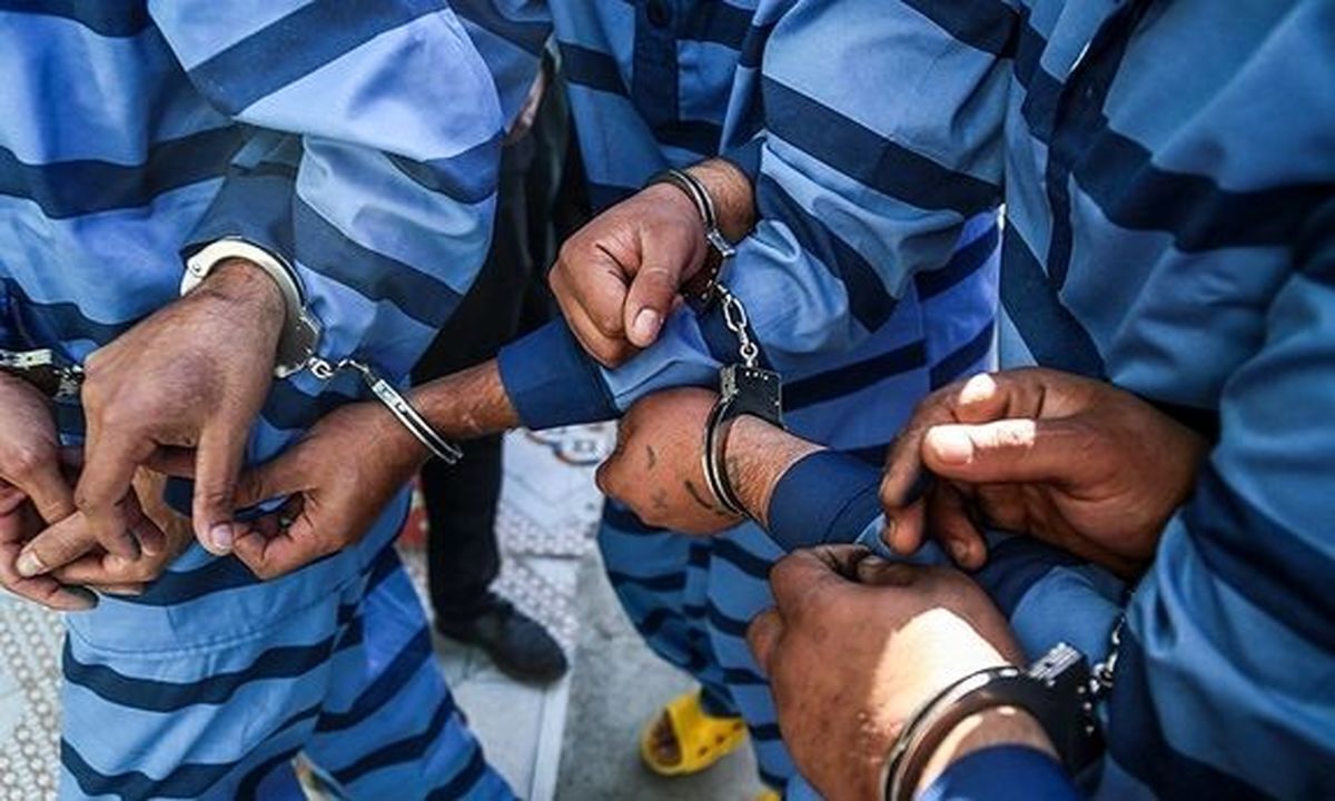 دستگیری اعضای باند سرقت از خواربارفروشی‌های مشهد + عکس