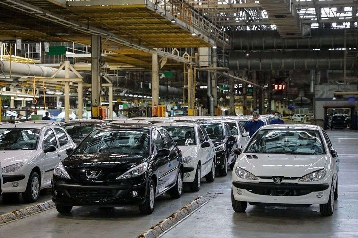خودروسازان، تولیدات خود را دپو کرده‌اند تا سال آینده گران‌تر بفروشند