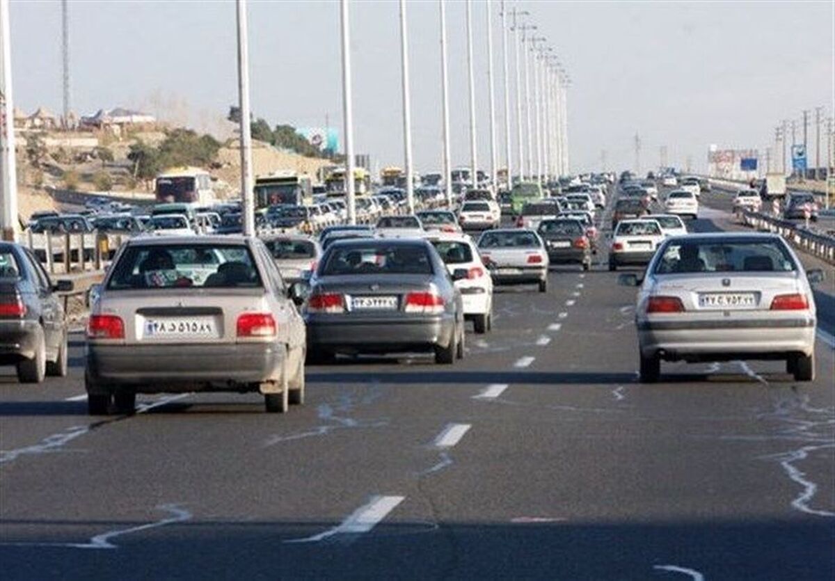 ترافیک سنگین در مسیر‌های منتهی به آرامستان‌های مشهد (۳ اسفند ۱۴۰۲)