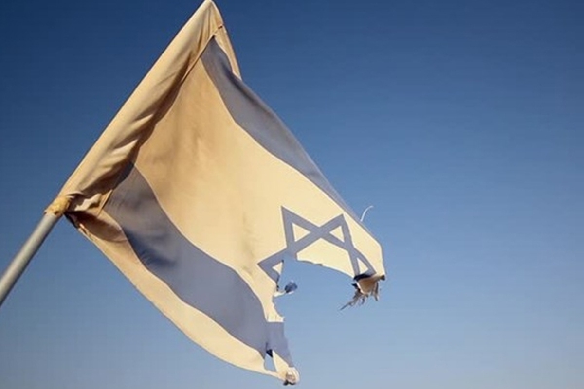 وقتی یک کلاغ، پرچم اسرائیل را به باد می‌دهد + فیلم