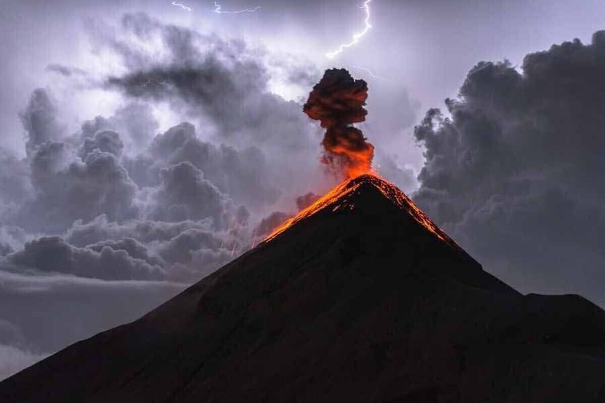 ویدئو| فوران آتشفشان در گواتمالا