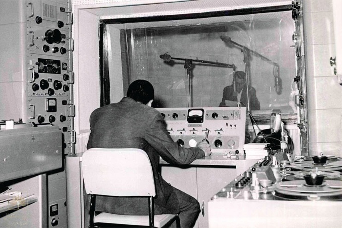 درباره سرگذشت رادیو و خاطراتی که حالا ۷۴ ساله شده‌اند | مخابره صدا روی موج مشهد
