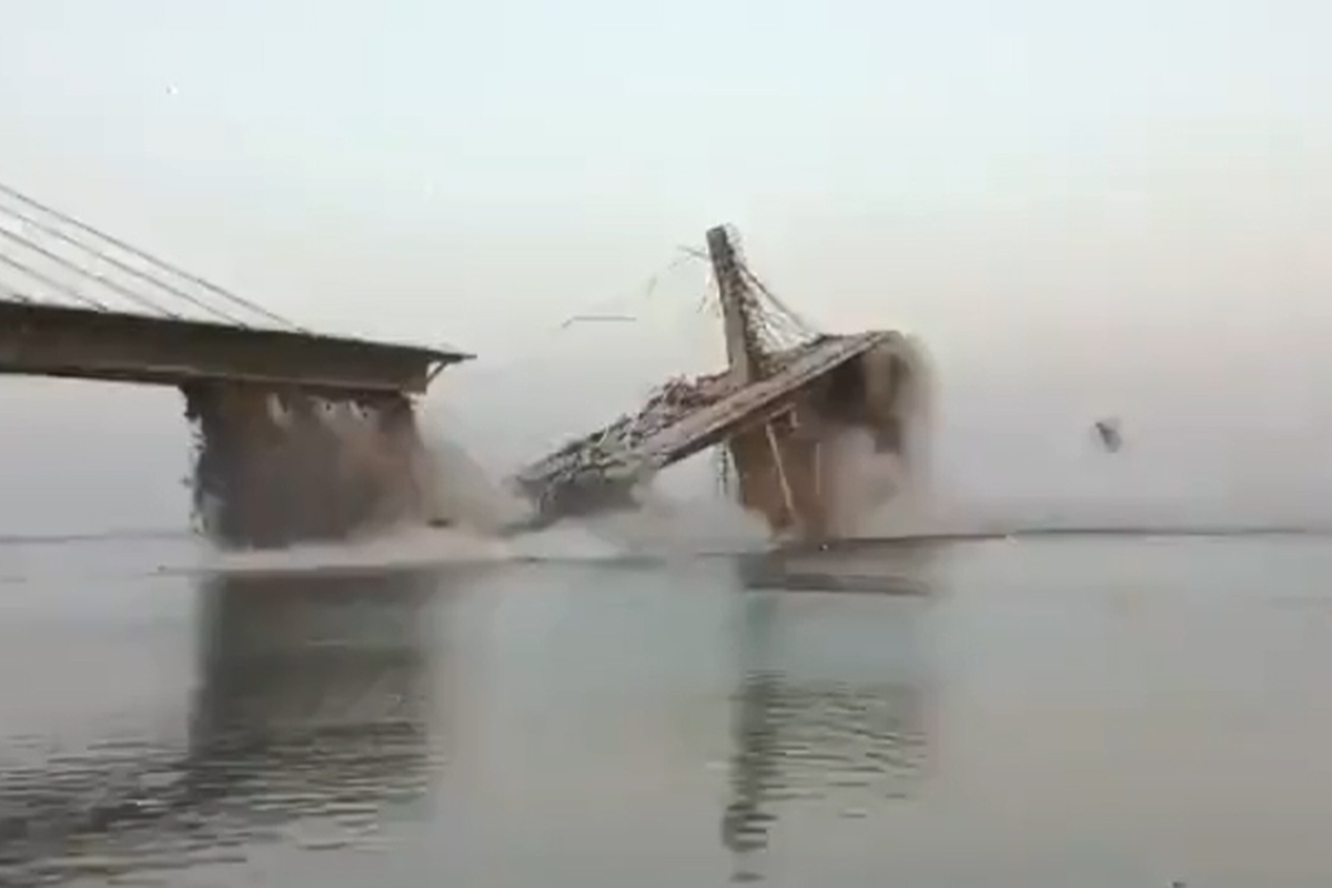 ویدئو | پل در حال ساخت در هند سقوط کرد