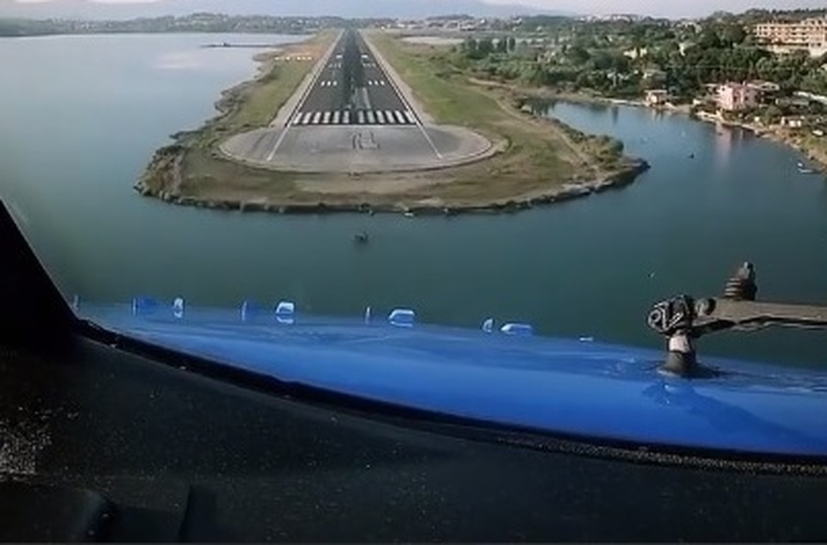 ویدئو| فرود در فرودگاه ساحلی از زاویه دید خلبان