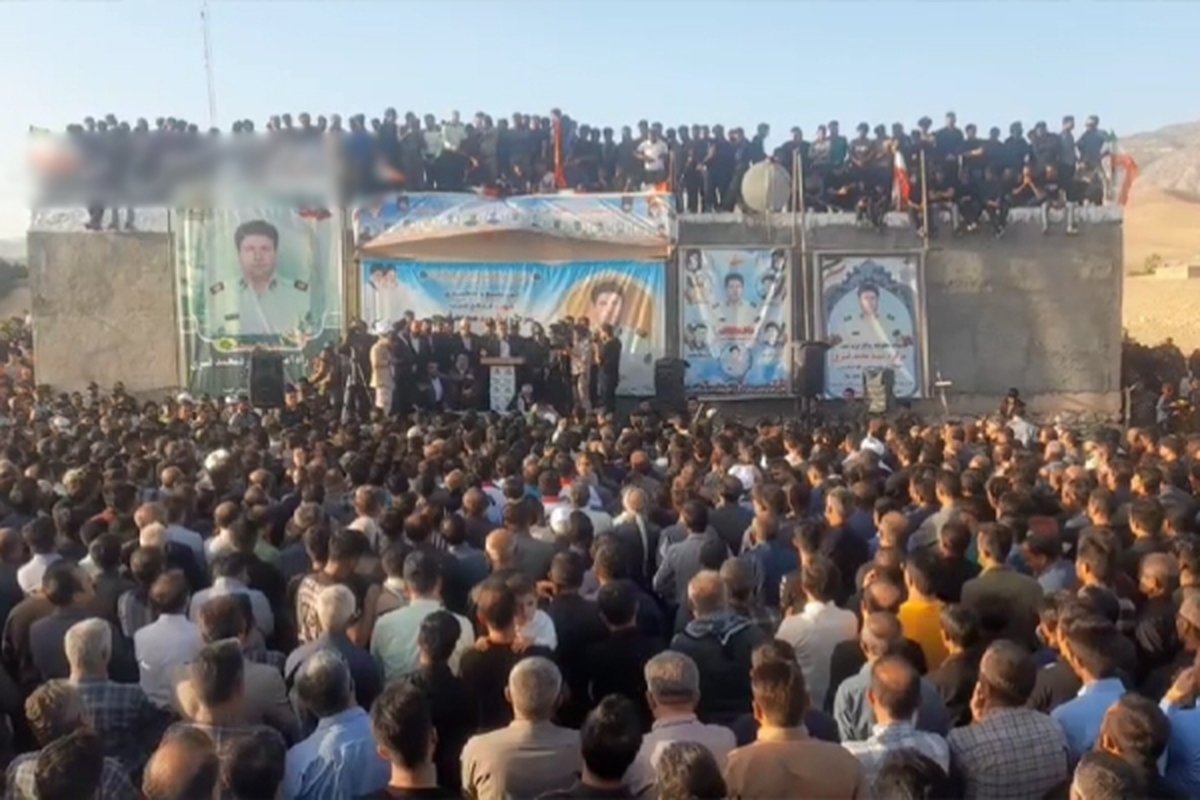 ویدئو | تشییع و خاکسپاری باشکوه پیکر شهید مداقع امنیت ایذه در صیدون خوزستان
