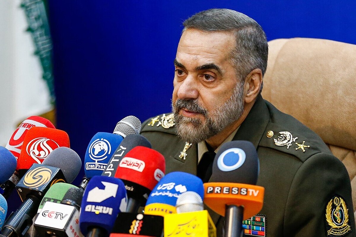 وزیر دفاع: رونمایی از موشک «خرمشهر ۴» پیام روشن به دشمنان برای جلوگیری از هرگونه ماجراجویی و خیال‌پردازی است