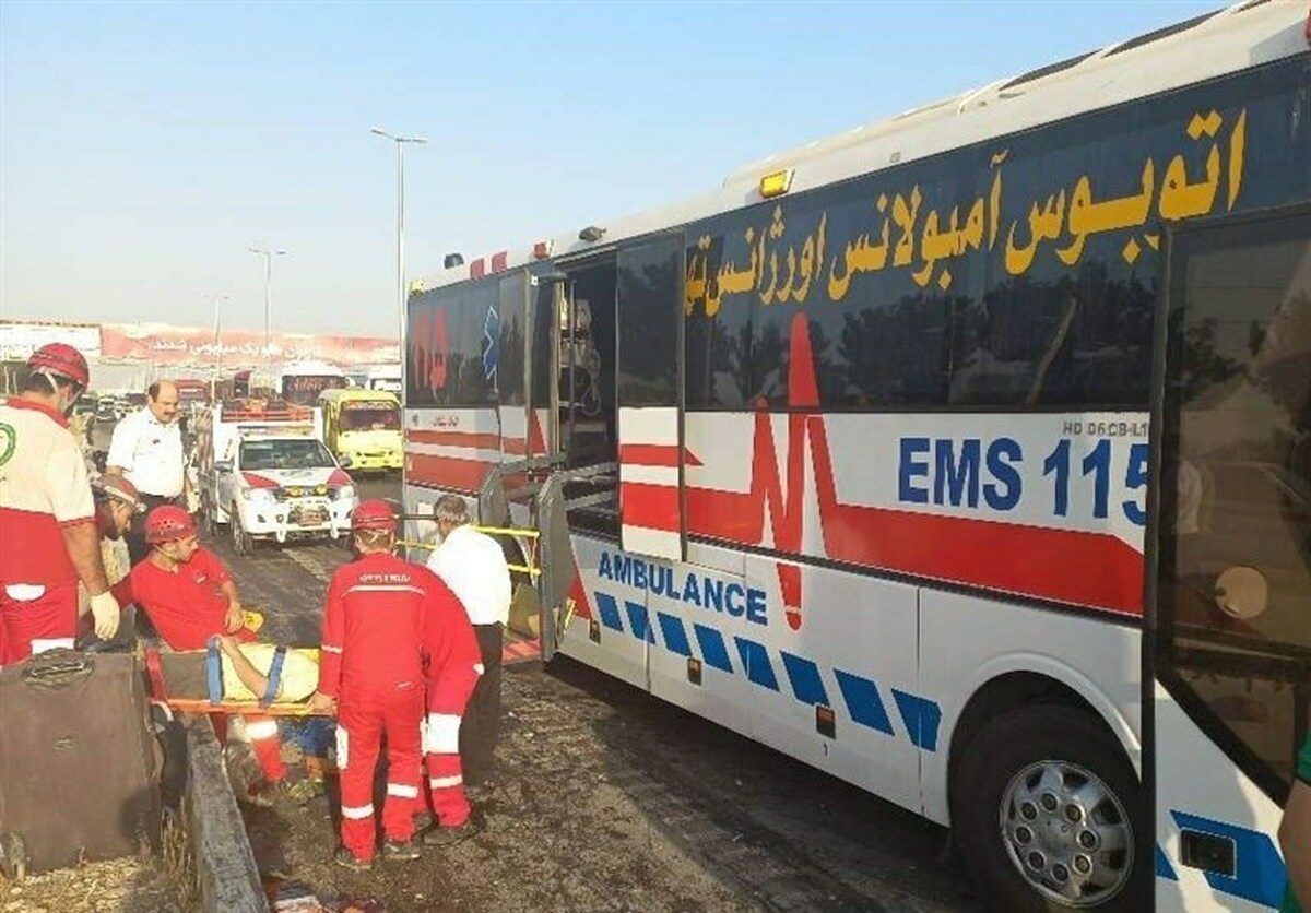 واژگونی یک دستگاه اتوبوس در جاده تهران-قم| ۲ نفر کشته و ۱۸ تن دیگر مصدوم شدند (۲ تیر ۱۴۰۲)