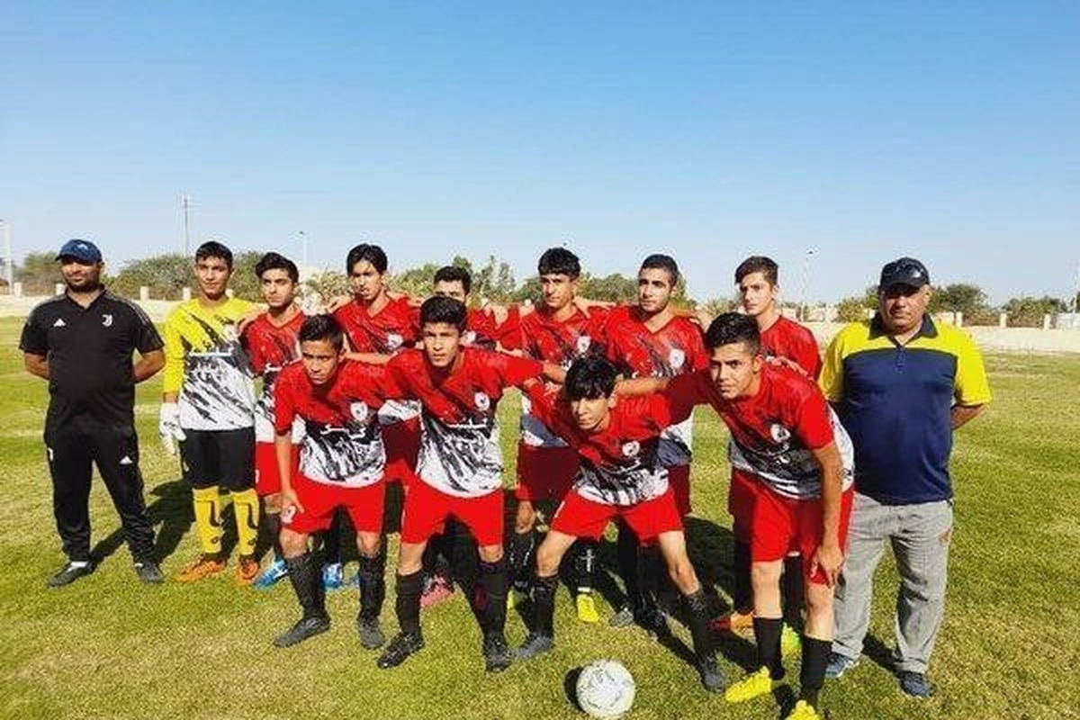 فوتبالیست آبادانی در حین برگزاری مسابقه درگذشت+ علت فوت