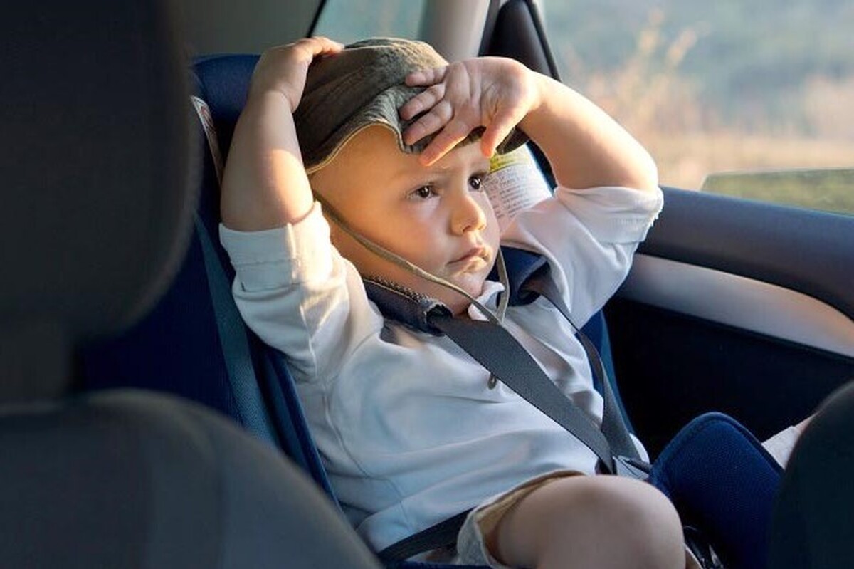 هشدار ماندن کودکان در خودروی در بسته در تابستان