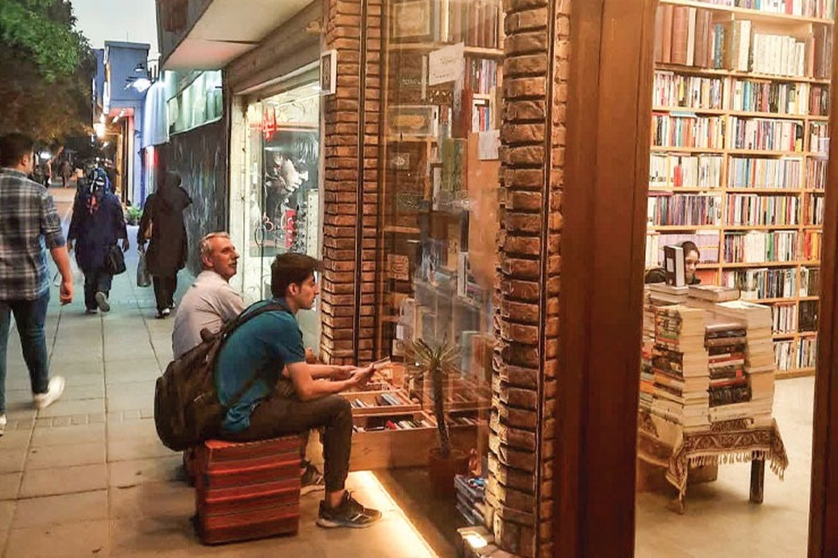 میل به کتابخوانی مشهدی‌ها در خیابان