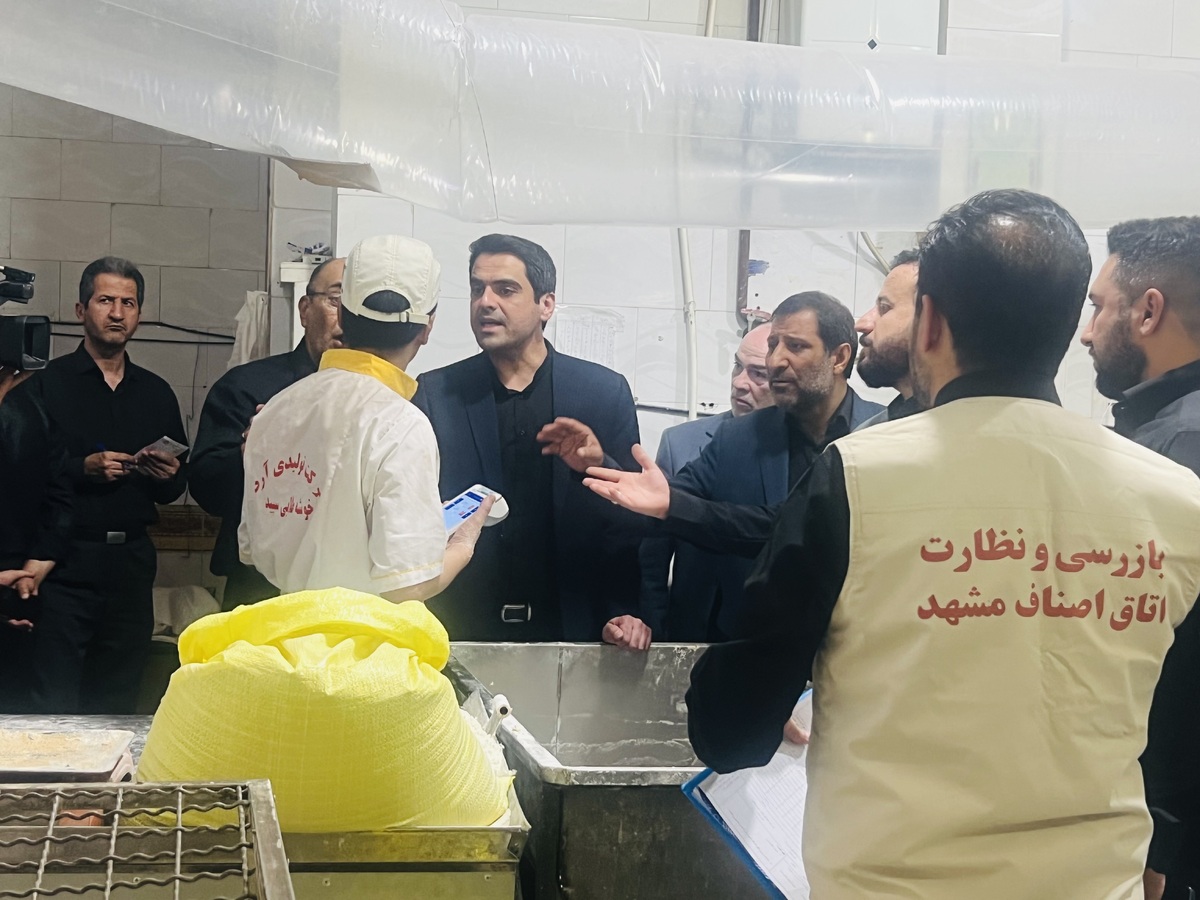 پلمب یک واحد نانوایی متخلف در قاسم آباد مشهد| پخت نان با نرخ آزاد، خارج از ساعت کاری در برخی از نانوایی ها+ فیلم
