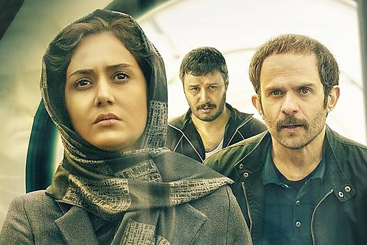 اکران فیلم سینمایی «مغز استخوان» در شبکه نمایش خانگی | پریناز ایزدیار و بابک حمیدیان و جواد عزتی را در یک قاب ببینید