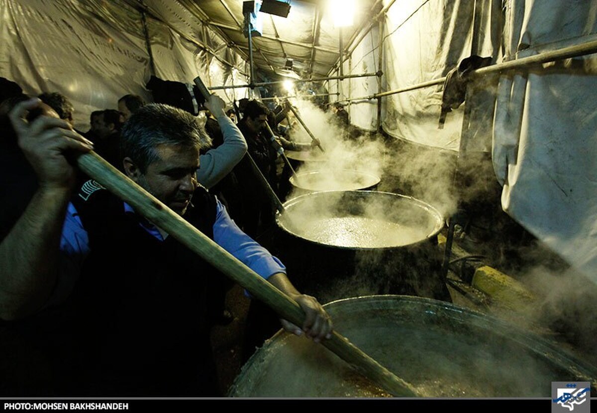 پخت ۶۹ دیگ شله در مشهد در روز تاسوعای حسینی