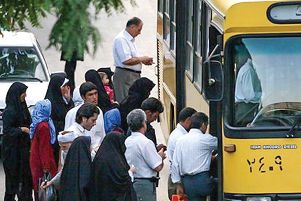 دعوت مردانه به  رعایت حجاب زنانه در  اتوبوس!