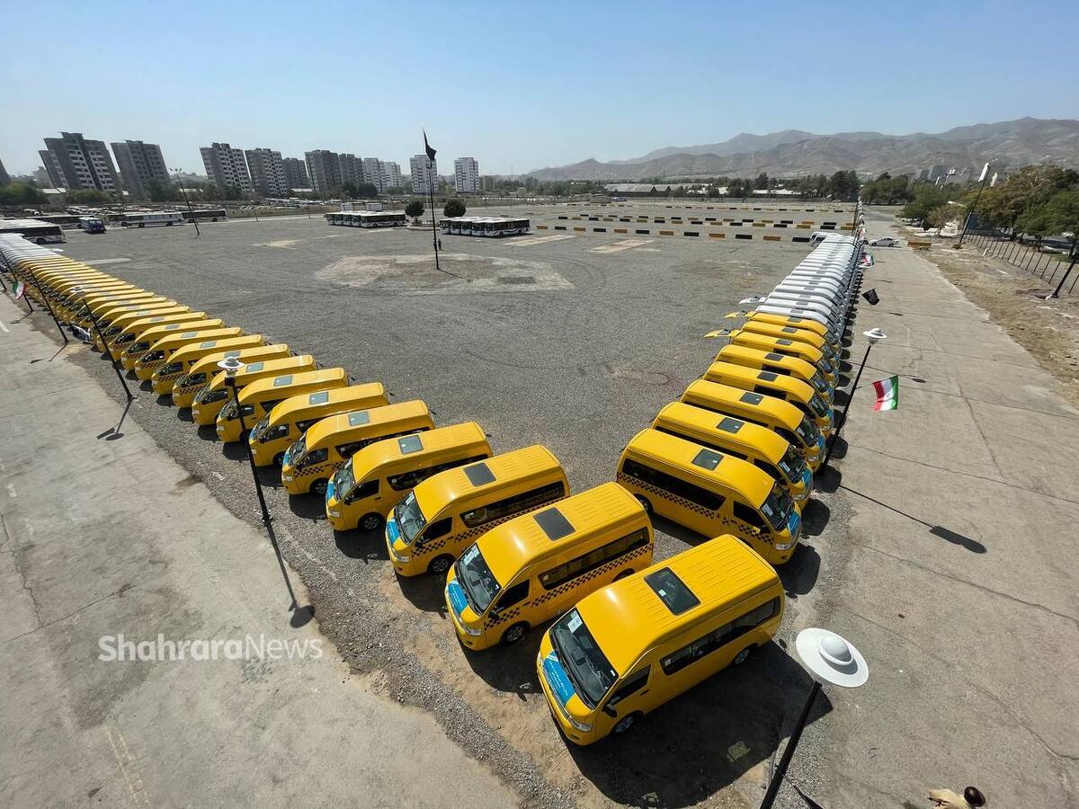 رونمایی از ١۵٠ دستگاه ون و اتوبوس با حضور وزیر کشور در مشهد | وزیر کشور: یکی از مهم‌ترین خدمات برای زائران تسهیل حمل و نقل است + فیلم
