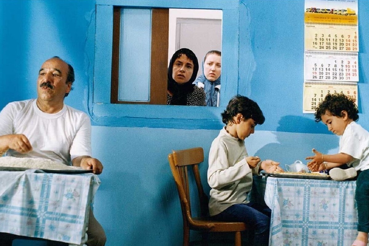 اکران نسخه مرمت‌شده «کافه‌ترانزیت» در سینماهای مشهد | برای ۲۱ شهریور بلیت بگیرید