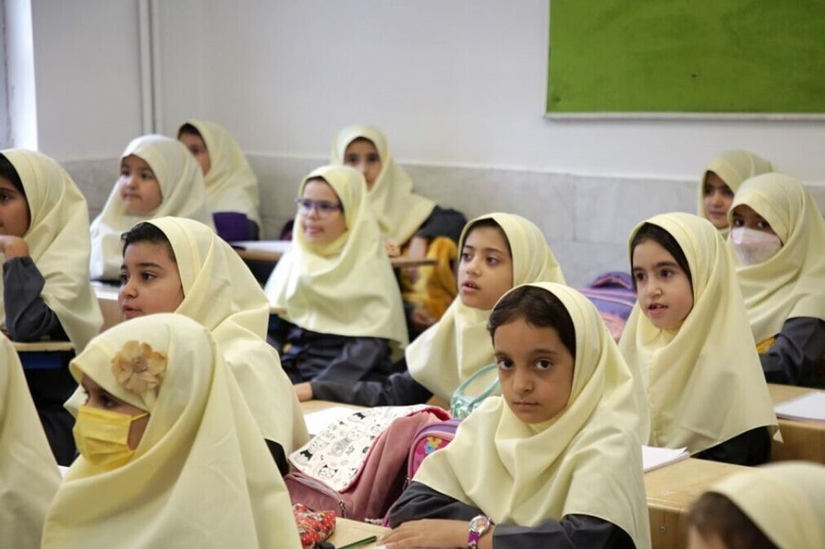در مدارس بر اساس قانون در خصوص عفاف و حجاب عمل می‌کنیم