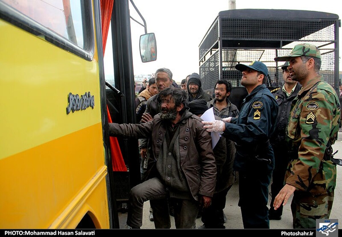واکنش پلیس مشهد به گزارش شهرآرانیوز و عدم جمع آوری معتادان متجاهر | ظرف یک هفته جمع شان می‌کنیم، اما کجا ببریم!