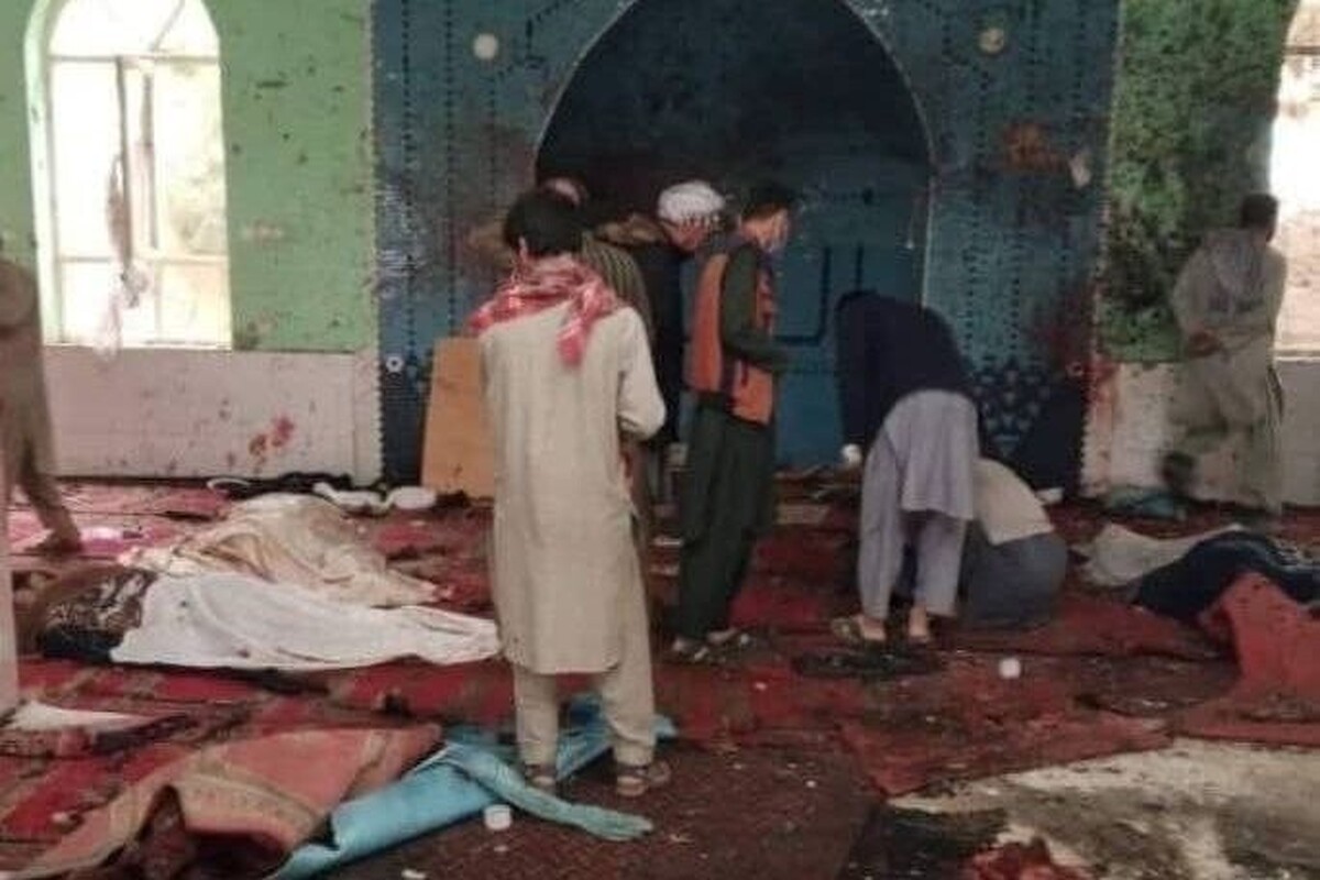 داعش مسئولیت حمله روز گذشته به مسجد شیعیان در شهر پلخمری افغانستان را پذیرفت