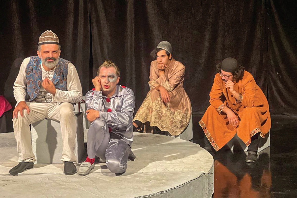 اجرا در سالن‌های مملو از تماشاگر | کارگردان‌های جوان مشهدی از رونق اجرای تئاتر‌های این روز‌های مشهد می‌گویند