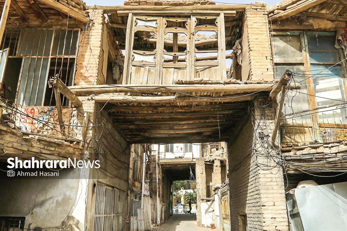 ویرانی کاروان‌سرای صدساله احمدیان یزدی در مشهد | سرای تاریخی که بین ۸۰۰ ساختمان تاریخ دار مغفول مانده است