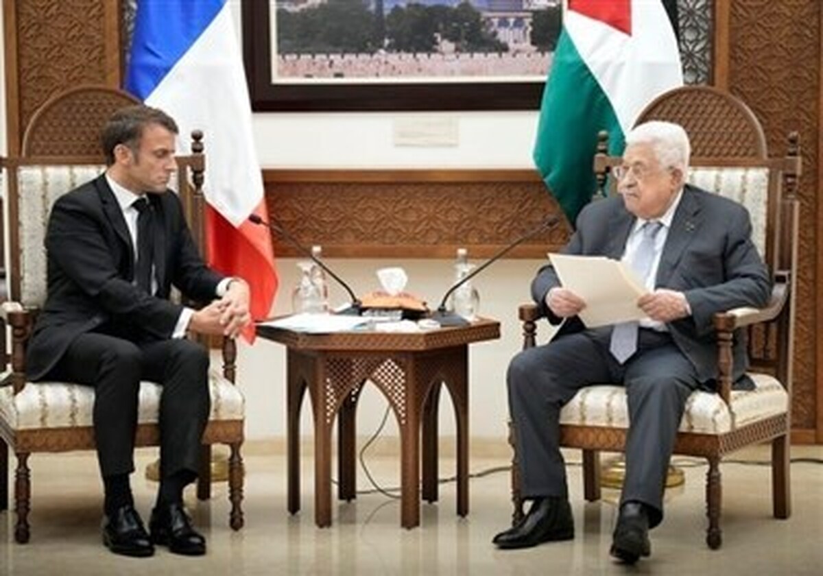 محمود عباس با ماکرون دیدار کرد
