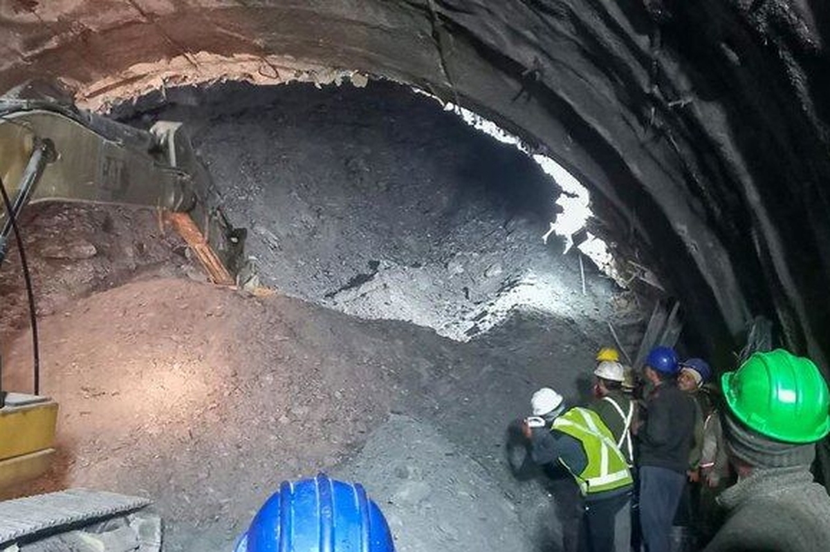 ادامه عملیات نجات ۴۰ کارگر هندی محبوس در تونل