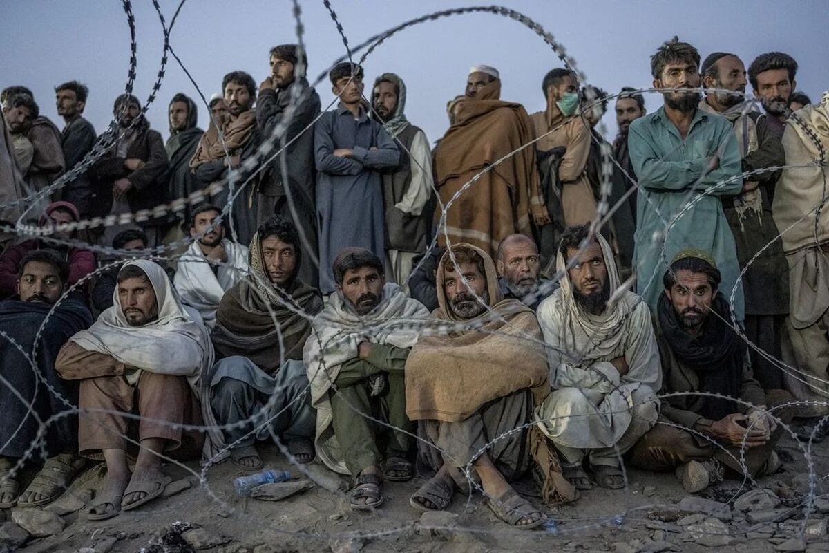 دولت موقت پاکستان اخراج پناهجویان افغانستانی از پیشاور را آغاز کرد