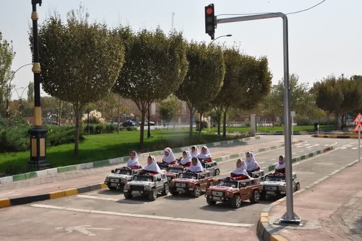 آموزش فرهنگ ترافیک به ۲۸۲۵دانش‌آموز در مشهد