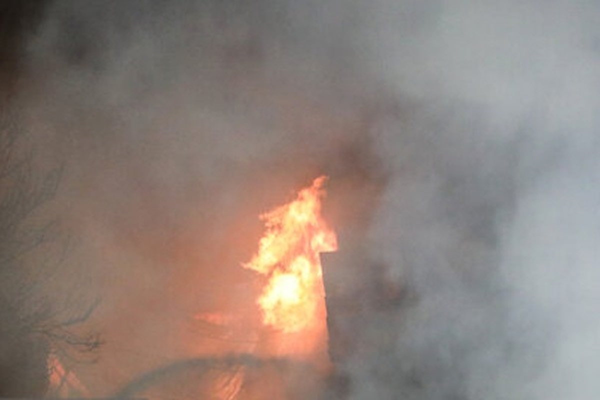 آتش‌سوزی در یک ساختمان در بلوار دستغیب مشهد