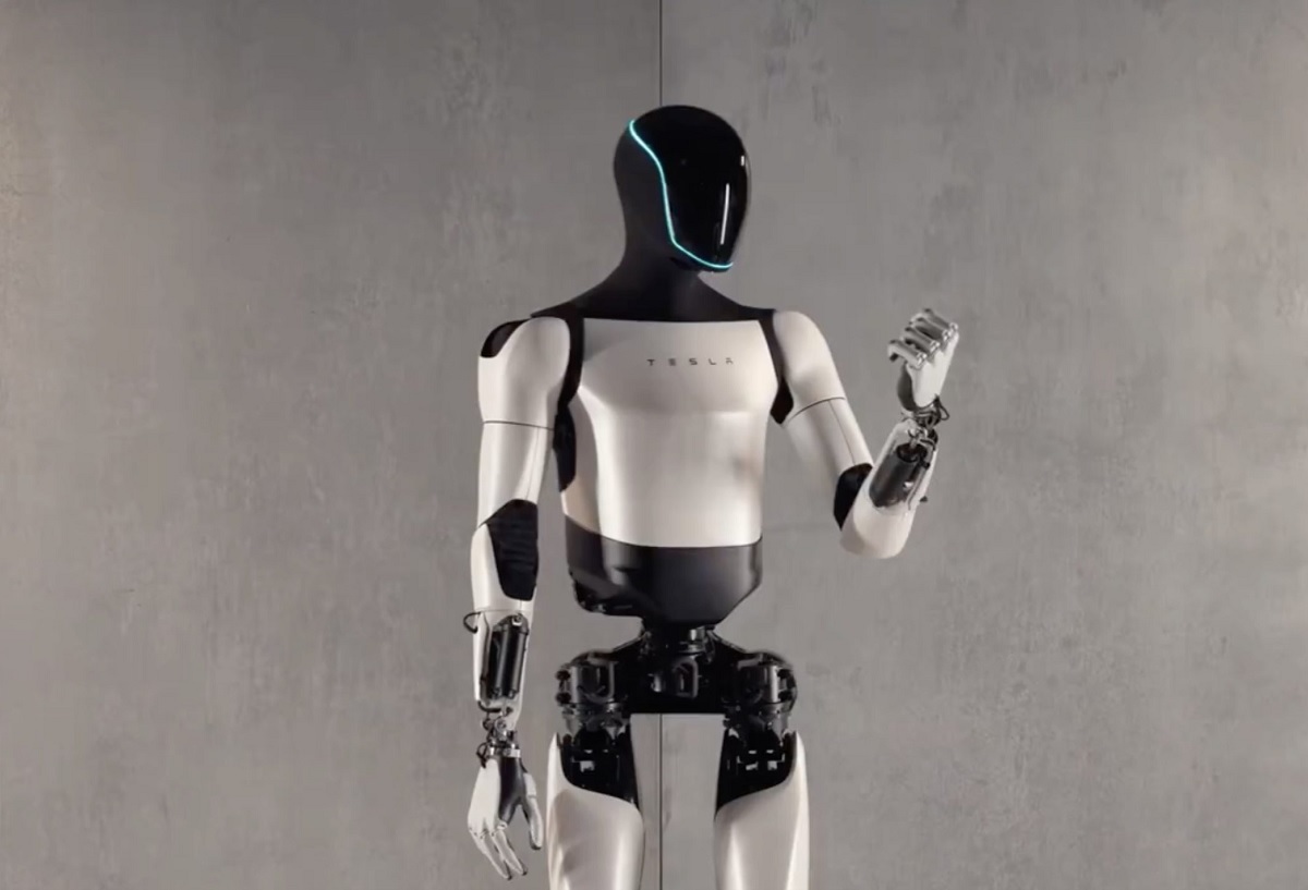 ایلان ماسک از نسل دوم اپتیموس، ربات انسان‌نمای تسلا، رونمایی کرد + فیلم