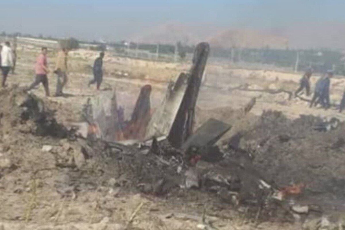 سقوط یک فروند هواپیمای آموزش نظامی در کازرون + فیلم (۲۵ آذر ۱۴۰۲)