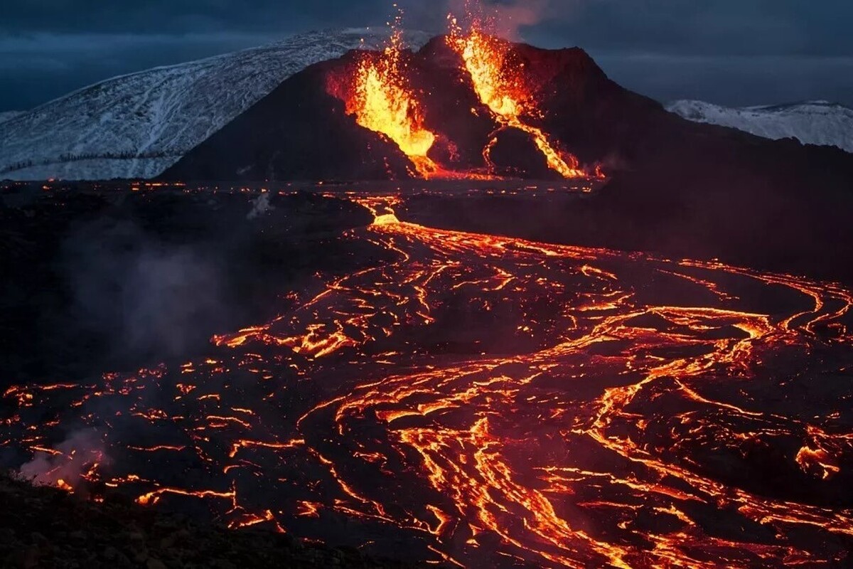 ویدئو| فوران ترسناک گدازه‌های آتشفشانی در ایسلند