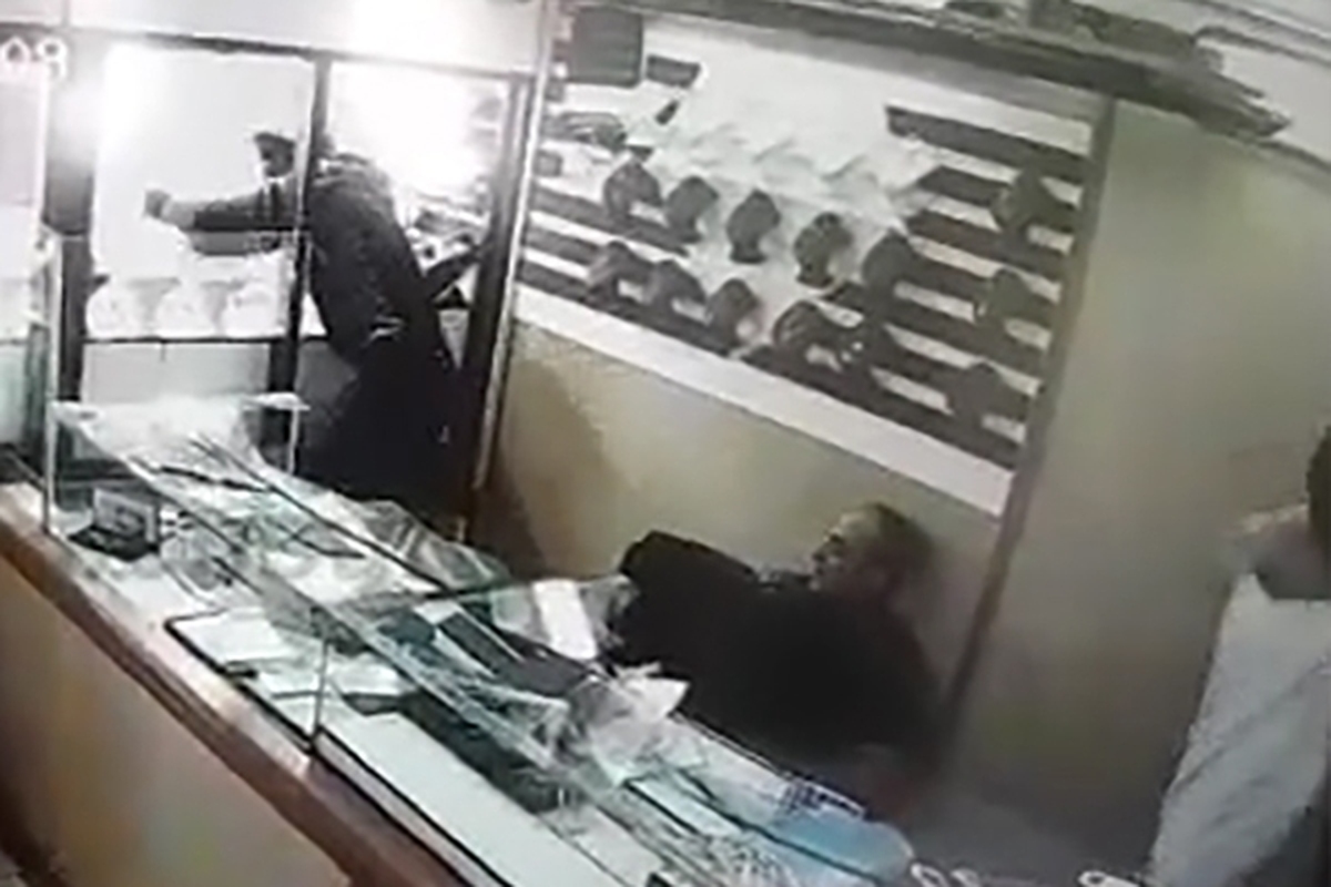 آیا سرقت از یک طلافروشی در مشهد صحت دارد؟ + فیلم