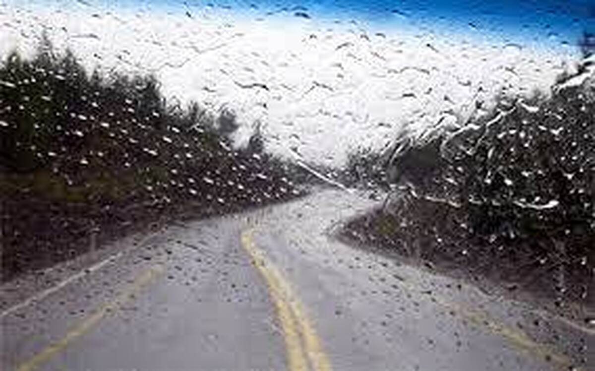بارش باران در جاده‌های خراسان رضوی (یکم فروردین ماه ۱۴۰۳)